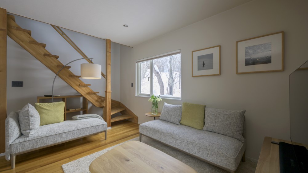 Nature Chalet - Nice and cosy living area by the stairs